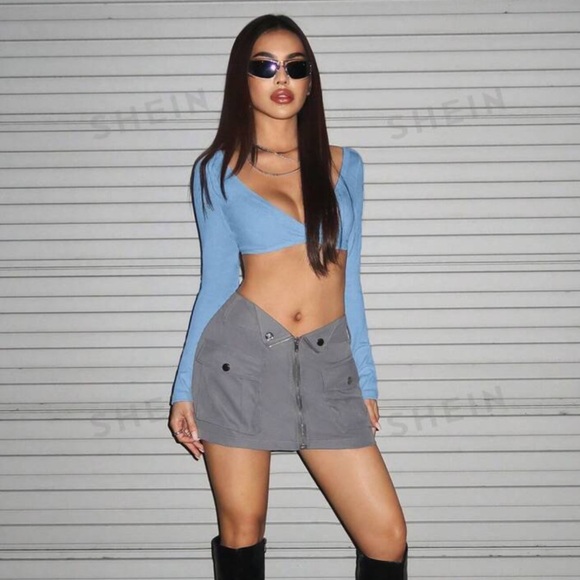 Solid blue crop top - long sleeve - Picture 3 of 3